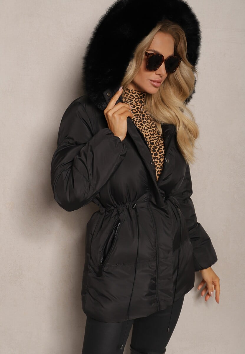 Jasnobeżowa Kurtka Pikowana ze Ściągaczem w Talii Odpinanym Futerkiem i Kapturem Zailia