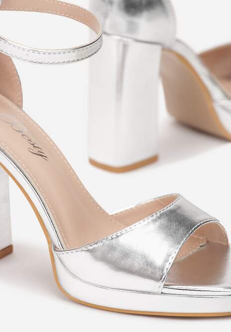 Srebrne Sandały z Otwartym Kwadratowym Noskiem na Słupku i Platformie Kaliania