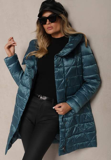 Niebieska Kurtka Pikowana o Długim Kroju z Kapturem Ozdobiona Wiązaniem w Talii Anselith