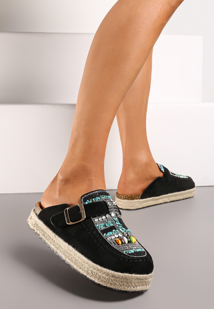 Czarne Klapki Oplecione Jutą z Cyrkoniami z Koralikami i Paskiem Opaque