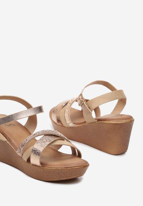 Szampańskie Sandały Boho na Koturnie Ozdobione Cyrkoniami Hettiana