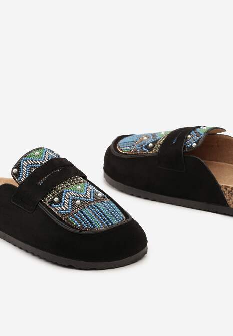 Czarne Klapki na Płaskiej Podeszwie z Imitacji Zamszu Ozdobione Koralikami i Cyrkoniami Giazara