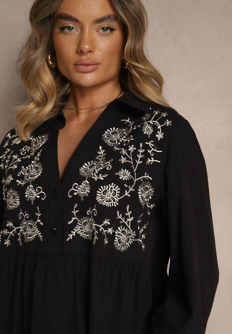 Czarna Sukienka z Bawełny o Rozkloszowanym Kroju Ozdobiona Haftem Rairne