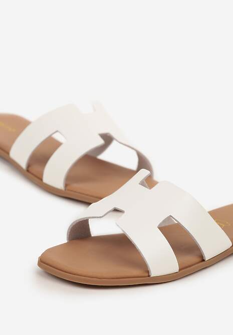Białe Klapki Vices ze Skóry Naturalnej Ozdobione Wycięciami Arqelia