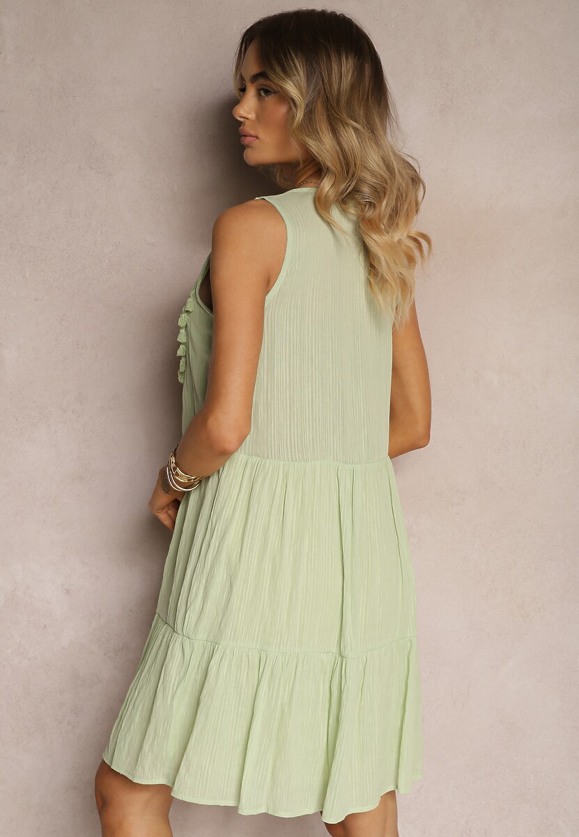 Zielona Sukienka z Koronką przy Dekolcie o Rozkloszowanym Kroju z Gumką w Talii Belorea