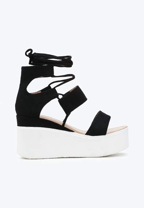 Czarne Sandały na Koturnie z Wiązaniem wokół Łydki Scadira