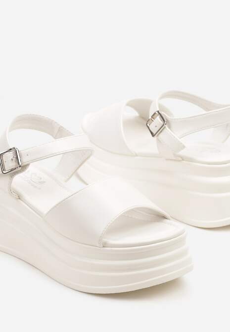 Białe Casualowe Sandały na Platformie Zdobionej Tłoczeniami Nusavitia