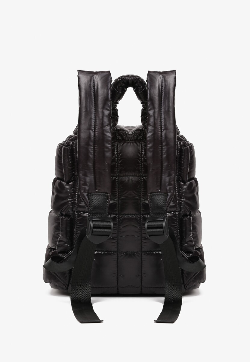 Czarny Plecak z Klapą i Ściągaczem Zdobiony Pikowaniem 3D Revitta