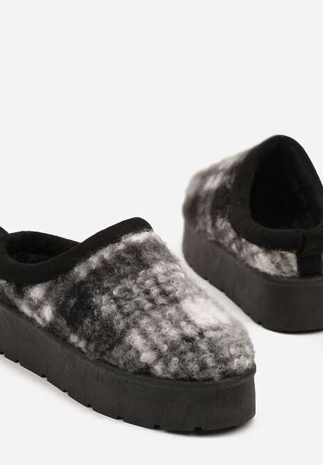 Czarne Śniegowce na Platformie Ozdobione Kratą Ammea