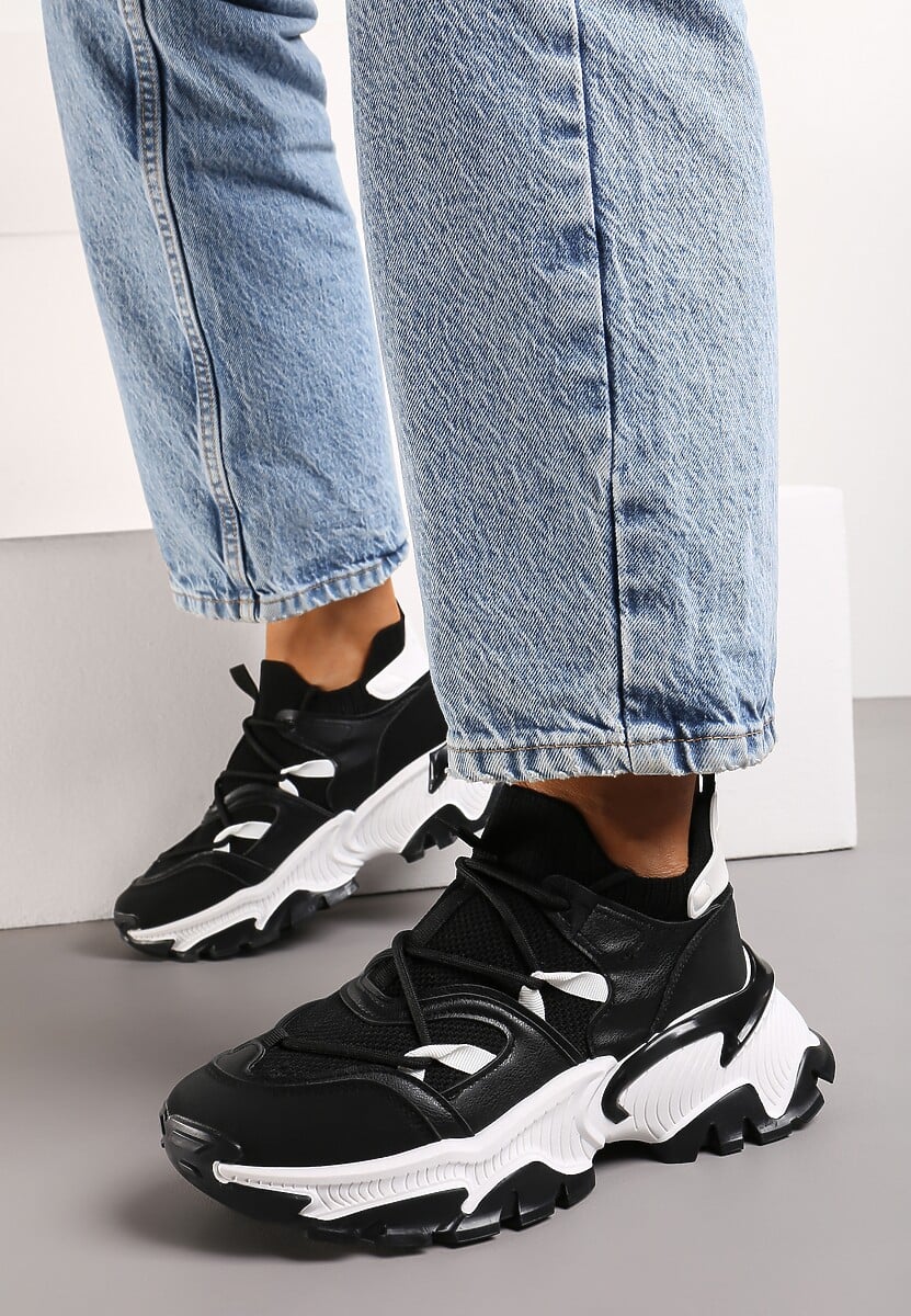 Czarne Sneakersy w Skarpetkowym Stylu z Elastycznym Wiązaniem i Tłoczoną Podeszwą Ielene