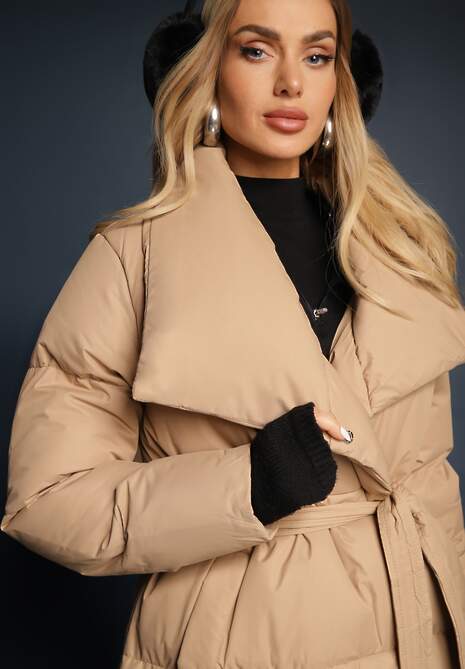 Ciemnobeżowa Kurtka z Wysokim Kołnierzem Zapinana na Napy z Paskiem Luliriva