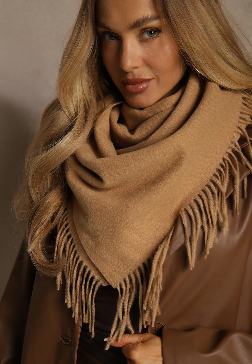 Czarny Bawełniano-Wiskozowy Szalik w Kształcie Trójkąta z Frędzlami Vetisara