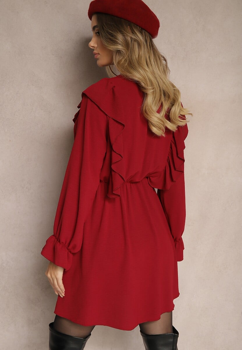 Bordowa Kopertowa Sukienka z Żabotem Ozdobiona Falbankami Melosia