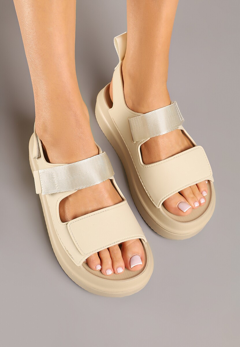 Beżowe Sandały na Platformie Ozdobione Dwoma Paskami Sovoiti