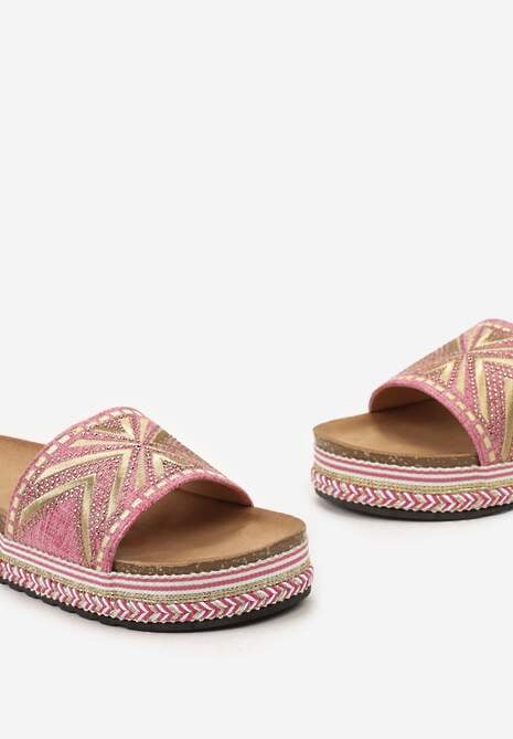 Fuksjowe Klapki Boho Ozdobione Plecionką i Błyszczącym Przeszyciem Piwita