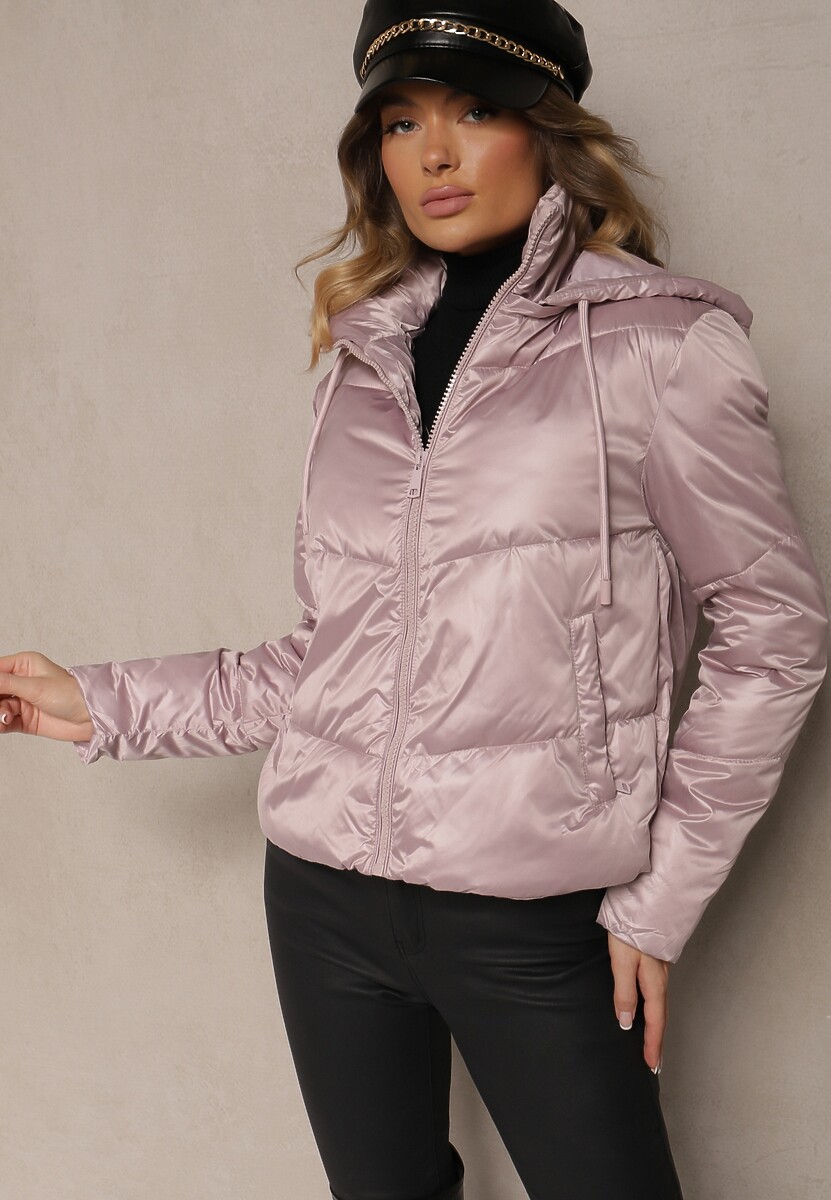 Różowa Kurtka z Pikowaniem i Troczkiem w Talii oraz Kapturem Aielera