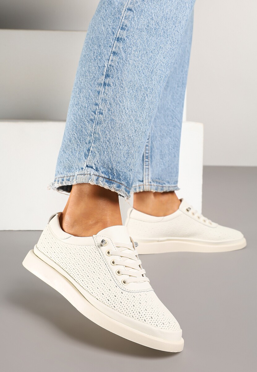 Białe Sneakersy Skórzane z Perforacją i Ozdobą Neorielina