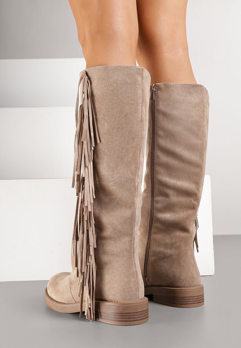 Ciemnobeżowe Kozaki z Imitacji Zamszu w Estetyce Boho Zdobione Frędzlami Vemarose