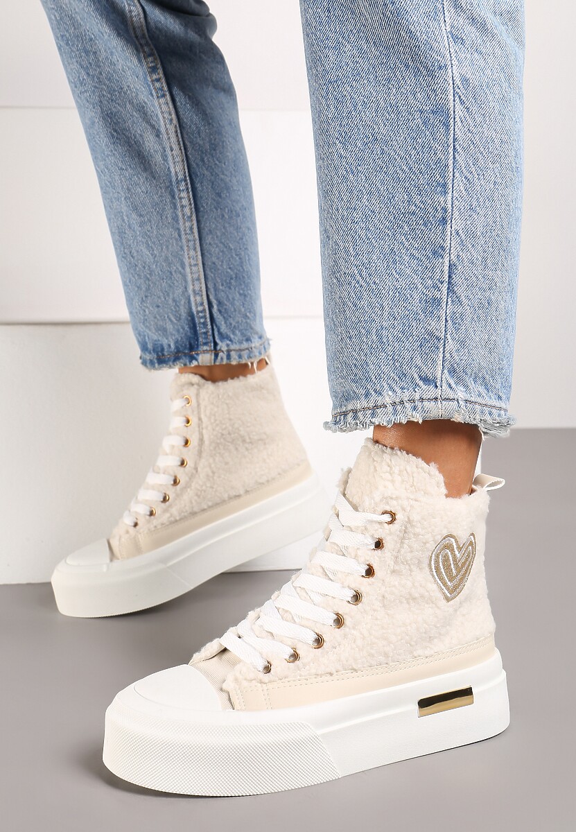 Beżowe Futerkowe Trampki na Platformie z Ozdobną Naszywką w Kształcie Serca Aelinna