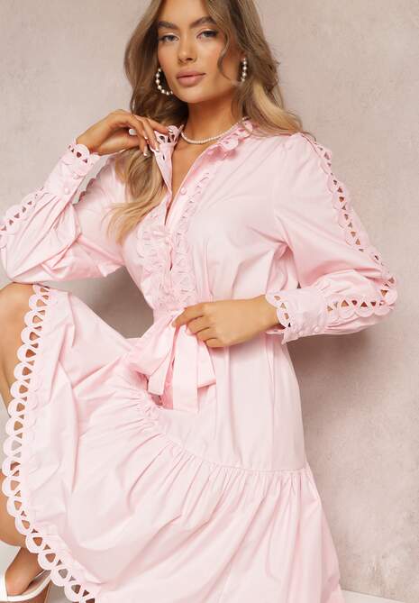 Jasnoróżowa Sukienka Midi z Ażurowymi Wstawkami i Wiązanym Paskiem Hudo