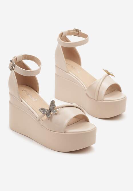 Beżowe Sandały na Platformie i Koturnie z Aplikacją Motylka i Sprzączką przy Kostce Lorkio