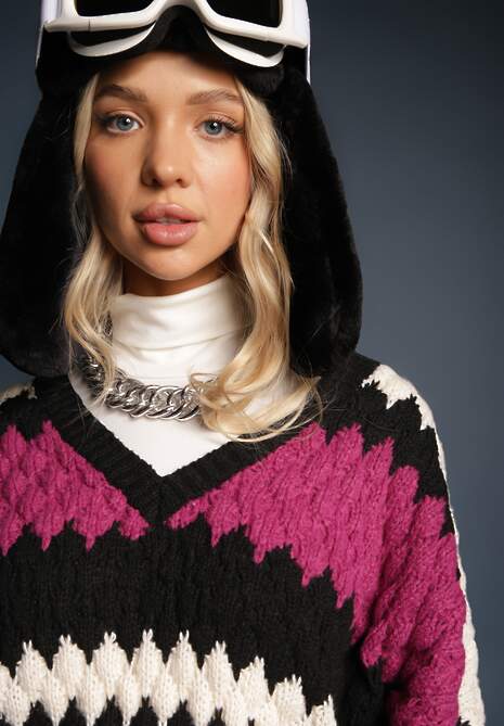 Fuksjowy Oversize Sweter z Trójkątnym Dekoltem z Ozdobnej Dzianiny Klinerda