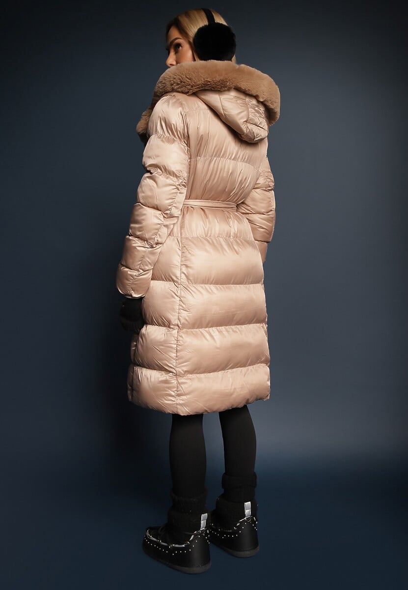 Beżowa Pikowana Kurtka Płaszcz za Kolano z Wiązanym Paskiem i Futerkiem Vivenda