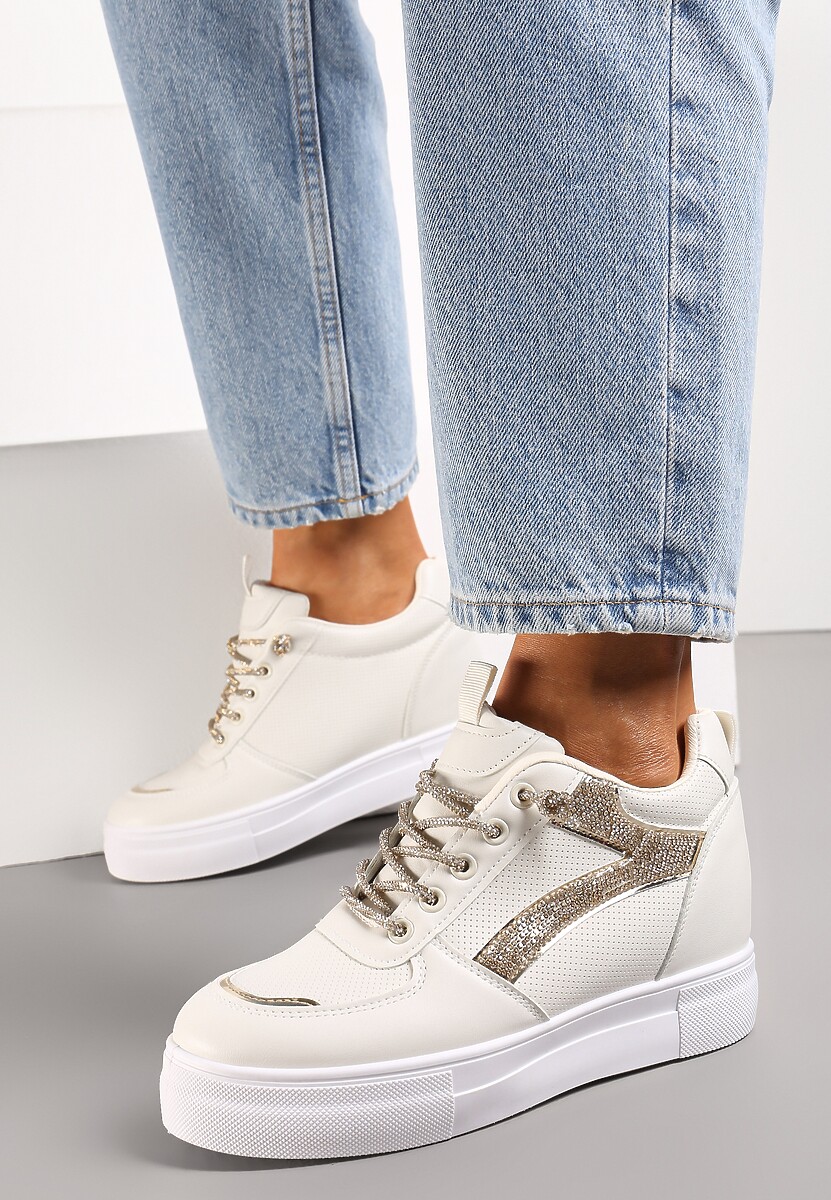 Beżowe Sneakersy z Perforacją i Cyrkoniami na Ukrytym Koturnie Sylhina