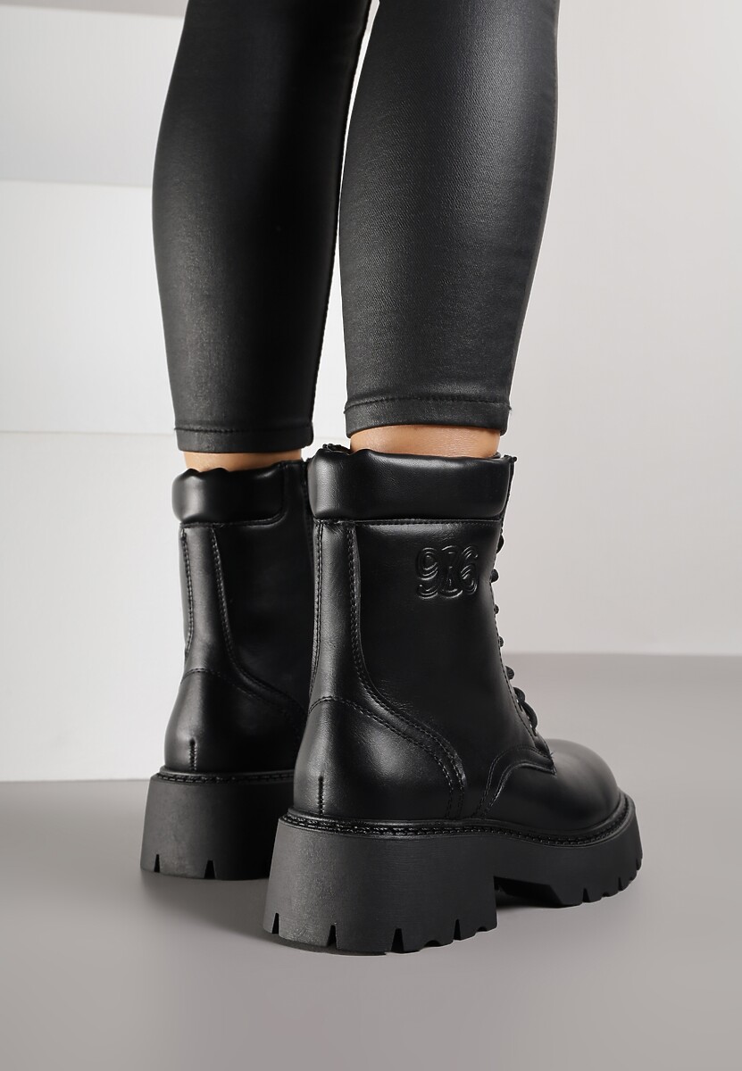 Czarne Ocieplane Sznurowane Botki Vices na Płaskiej Podeszwie Ozdobione Tłoczeniem Zerilea