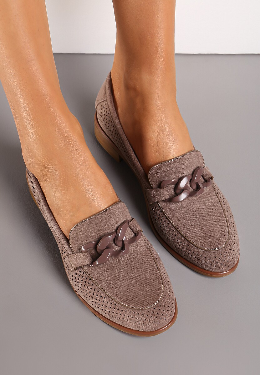 Ciemnobeżowe Mokasyny ze Skórzaną Wkładką Ażurową Cholewką i Łańcuchem Egadde