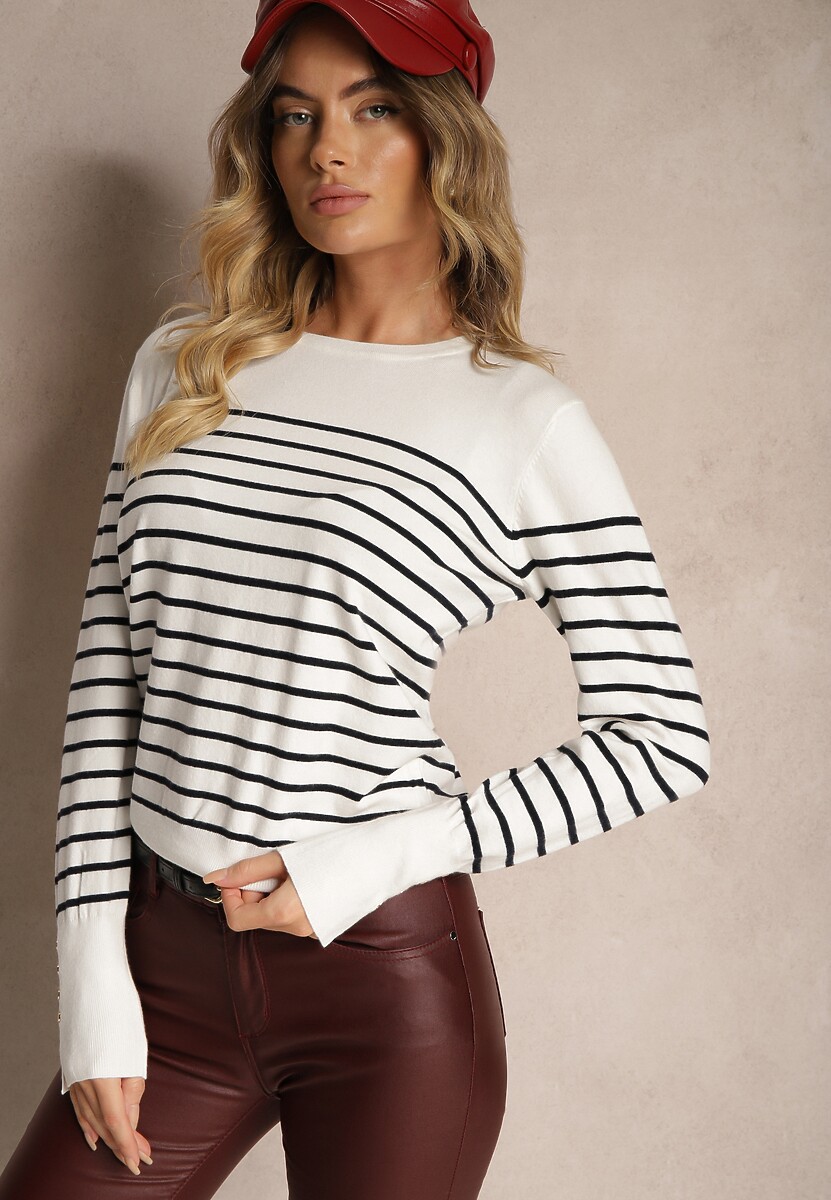 Biały Sweter z Wiskozą Bawełną z Nitami w Paski Vitita
