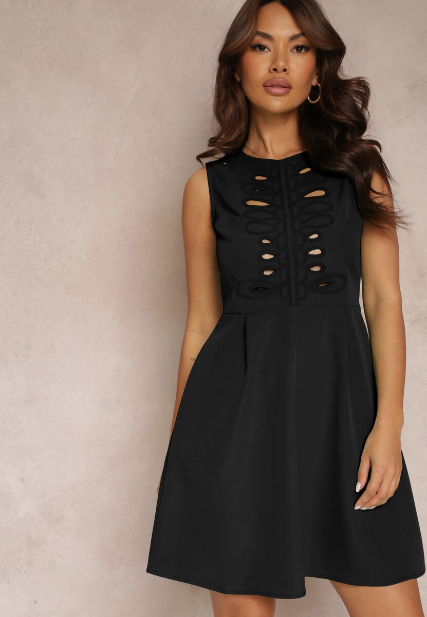 Czarna Sukienka Mini Bez Rękawów z Wycięciami i Haftem Lilka