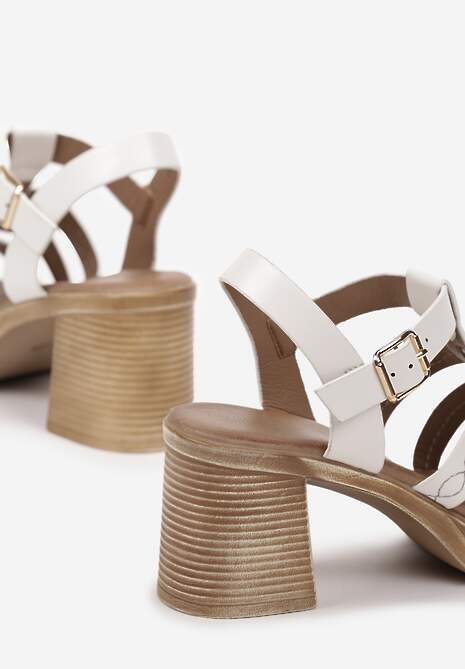 Białe Sandały na Obcasie z Ozdobnymi Paskami Zapinane na Sprzączkę Vathalia