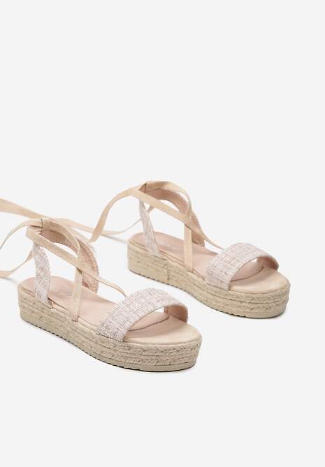 Beżowe Sandały na Niskiej Platformie z Plecionki i Ozdobnymi Sznureczkami Dazella