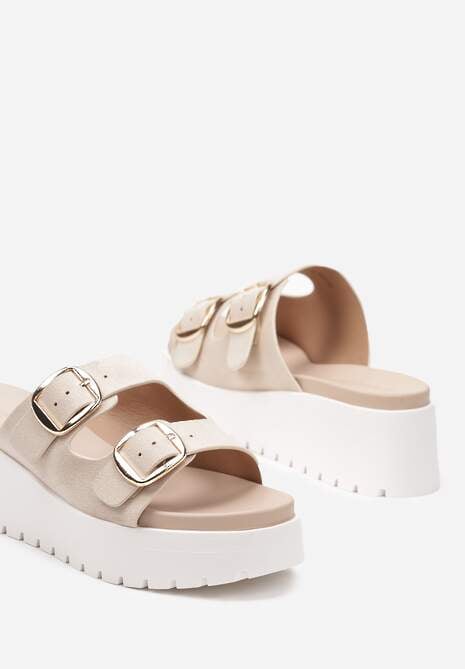 Beżowe Klapki z Dwiema Sprzączkami na Koturnie i Niskiej Platformie Nrisa