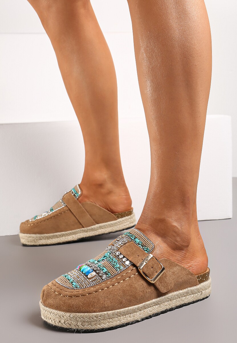 Ciemnobeżowe Klapki Oplecione Jutą z Cyrkoniami z Koralikami i Paskiem Opaque