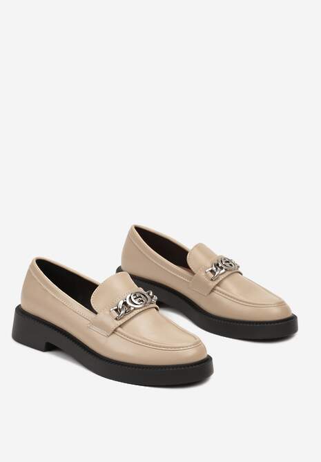 Beżowe Mokasyny na Płaskiej Podeszwie Ozdobione Łańcuchem Nevalora