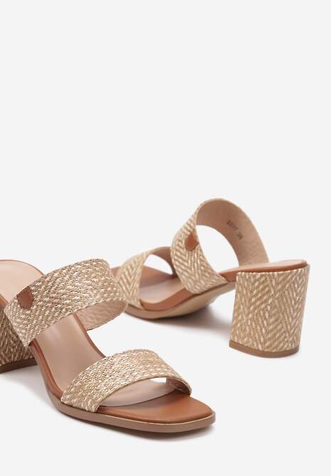 Brązowe Klapki z Materiałowymi Plecionymi Wstawiakami na Paskach i Słupku Ramana