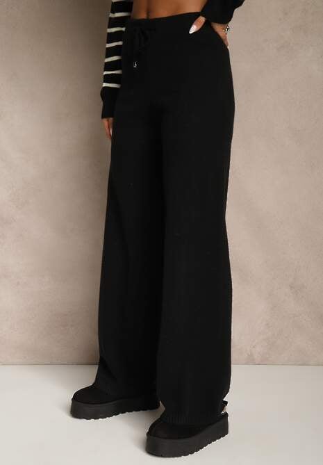 Czarny Komplet z Bawełną i Wełną Spodnie o Szerokim Kroju i Sweter w Paski Reimeia