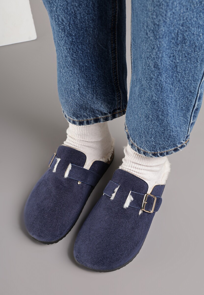 Granatowe Kapcie na Płaskiej Podeszwie Ozdobione  Paskiem z Klamrą Ninnithra