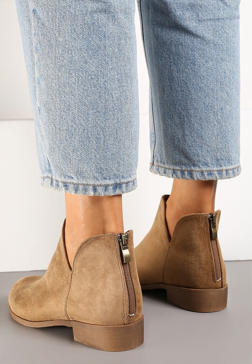 Ciemnobeżowe Botki na Płaskiej Podeszwie z Ozdobnym Wycięciem Zapinane na Suwak Liletta