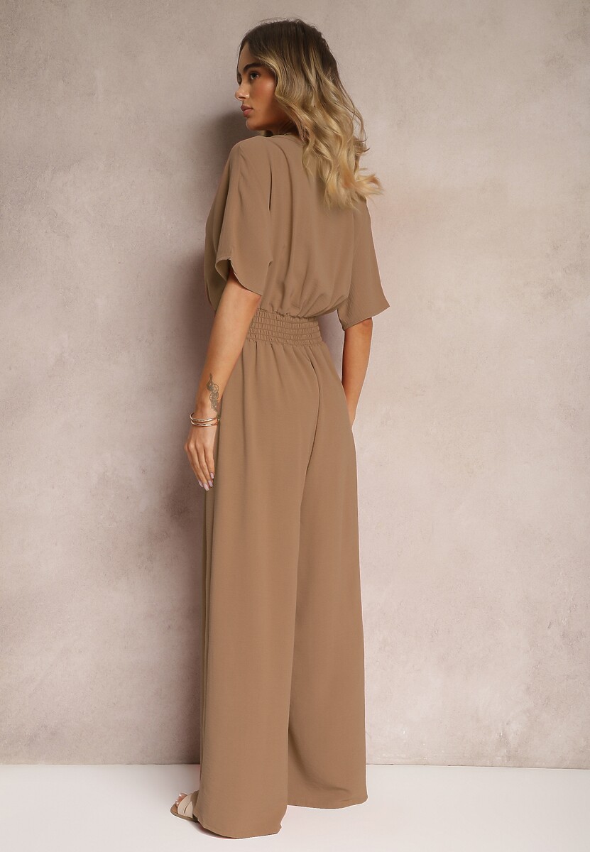 Brązowy Taliowany Kombinezon z Zakładkowym Dekoltem i Gumką w Pasie Vimalynna