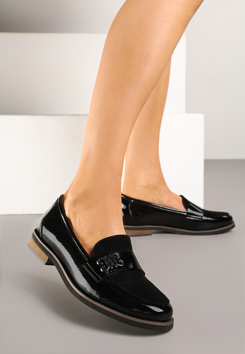Czarne Mokasyny Lakierowane z Metaliczną Ozdobą Nilionis