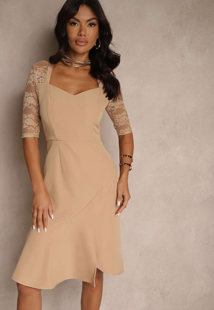 Granatowa Dopasowana Sukienka Vices o Asymetrycznym Fasonie Zdobiona Koronką Natileira