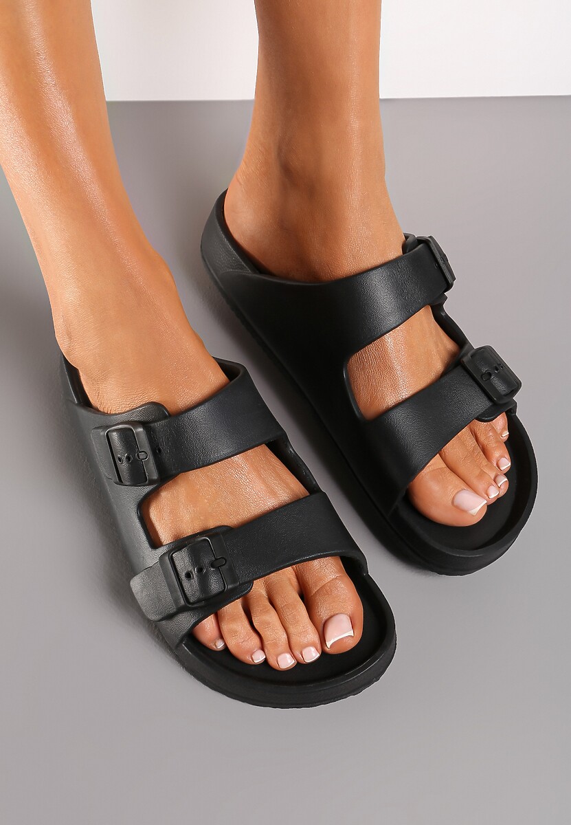 Czarne Klapki Regulowane Klamrami z Piankowego Materiału Irmale