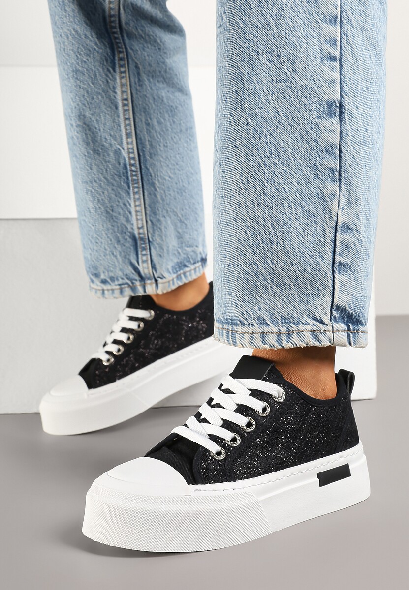 Czarne Trampki na Platformie Ozdobione Haftem Talauri