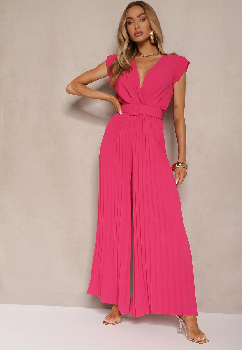 Fuksjowy Kopertowy Kombinezon Wide Leg Zdobiony Plisami i Paskiem z Klamrą Salirella