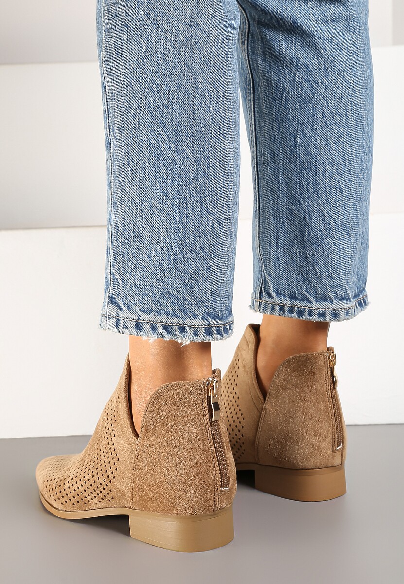 Ciemnobeżowe Płaskie Botki Vices z Ażurową Cholewką Ozdobione Wycięciem Selanis