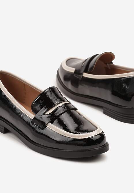 Czarne Mokasyny z Lakierowanym Połyskiem Skórzaną Wkładką i Lamówką Nusavina