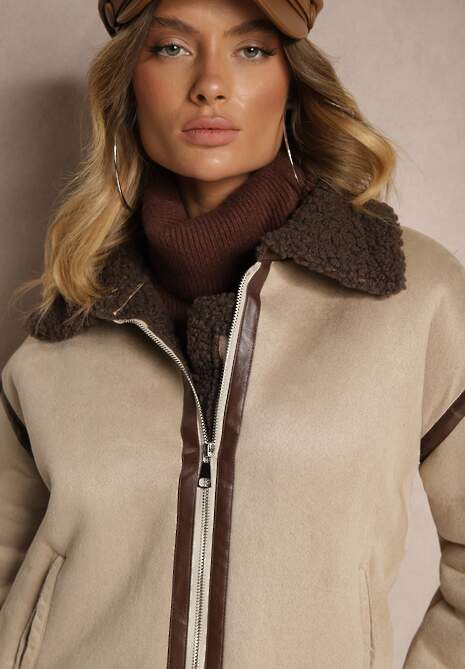Beżowa Kurtka z Ekozamszu o Prostym Kroju z Kołnierzykiem i Futerkiem Ninnova